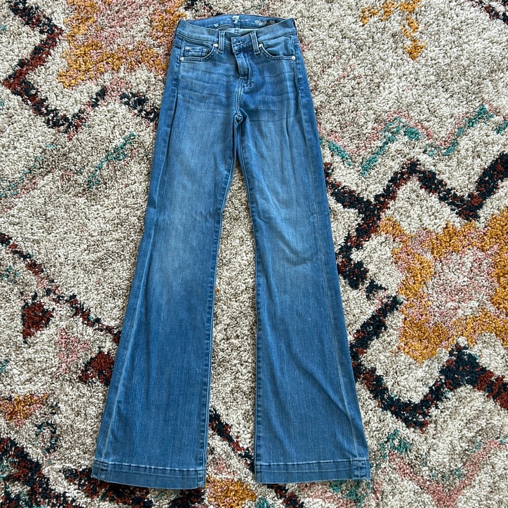 Dojo Flares. 7 for all Mankind. Size 24